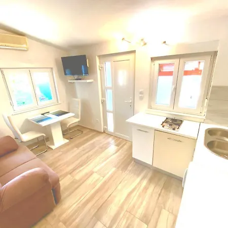 Loky - Sunny House 150m From Sea With Pool Apartmán Banjole