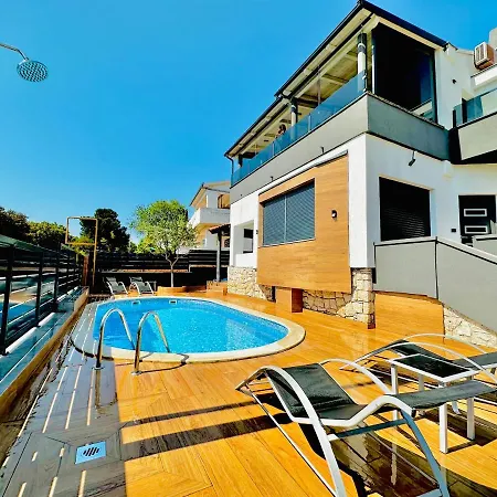 Apartment Loky - Sunny House 150m From Sea With Pool Banjole