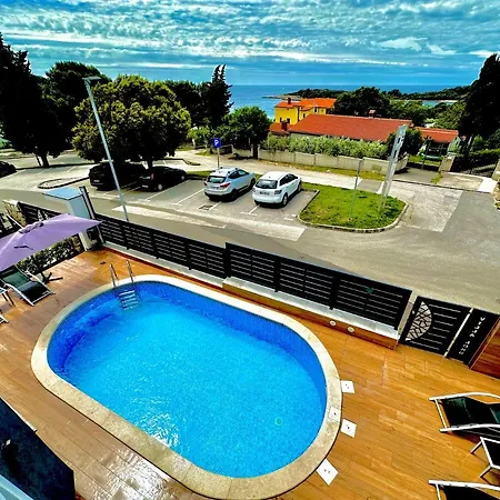 Apartment Loky - Sunny House 150m From Sea With Pool *