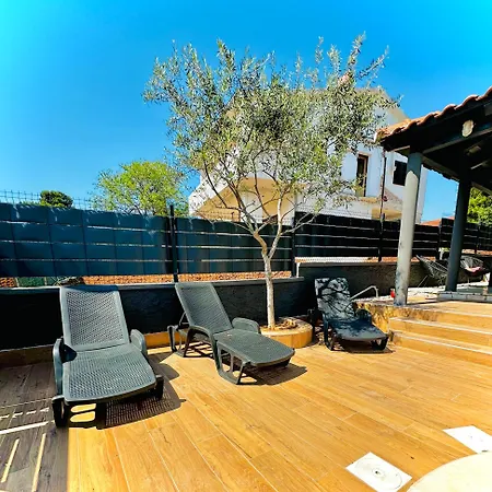 Apartment Loky - Sunny House 150m From Sea With Pool