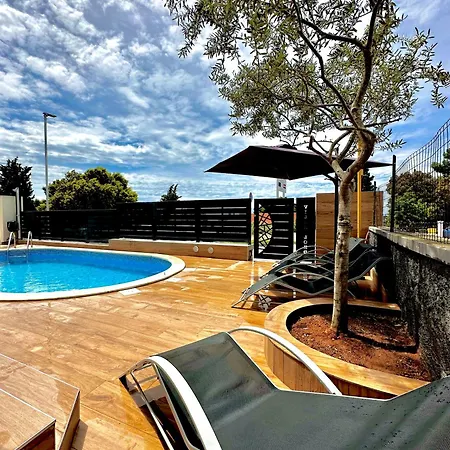 Loky - Sunny House 150m From Sea With Pool Apartment *