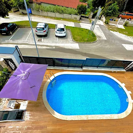 Apartment Loky - Sunny House 150m From Sea With Pool