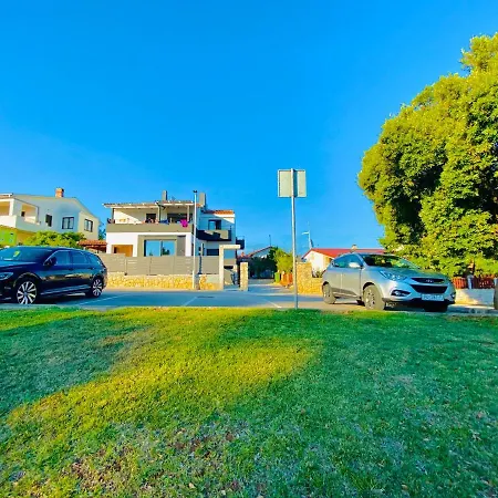 Loky - Sunny House 150m From Sea With Pool Banjole