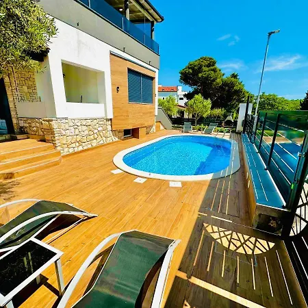 Apartment Loky - Sunny House 150m From Sea With Pool *